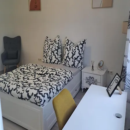 Schoenes Moebliertes Zimmer In Einer 3er Wg-wohnung Privat bolig *