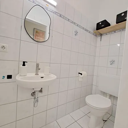 Schoenes Moebliertes Zimmer In Einer 3er Wg-wohnung