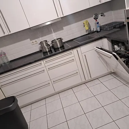 Privat bolig Schoenes Moebliertes Zimmer In Einer 3er Wg-wohnung