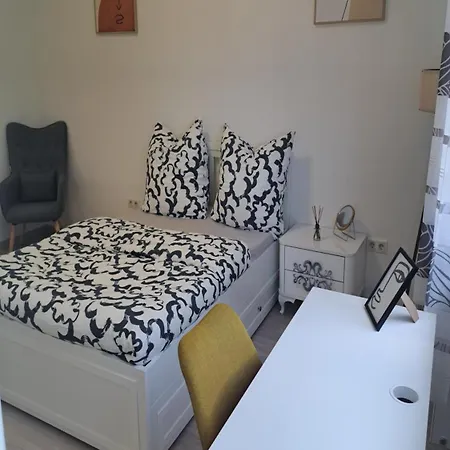 Schoenes Moebliertes Zimmer In Einer 3er Wg-wohnung Privat bolig *