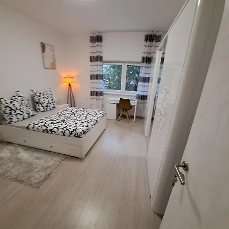 Schoenes Moebliertes Zimmer In Einer 3er Wg-wohnung Privat bolig Ludwigshafen am Rhein