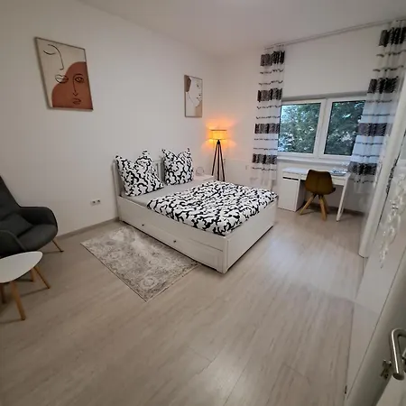 Privat bolig Schoenes Moebliertes Zimmer In Einer 3er Wg-wohnung